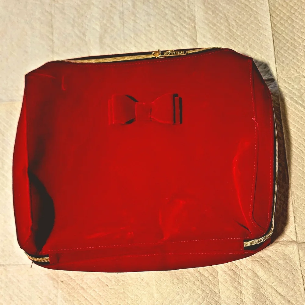 Estee Lauder Red Velvet Cosmetic 2020 Train Case Zipper
